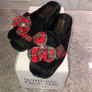 ✨ NIB✨ Bonjour Fleurette Judi Flowers Black Red Plaid Daisy House Slippers